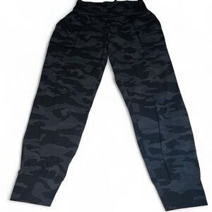 Athleta Salutation CamoJoggers in Black & Grey Size Medium